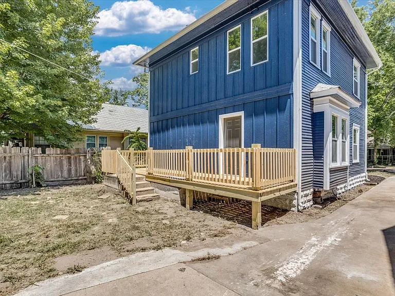 1227 N Lewellen Ave — Photo 30