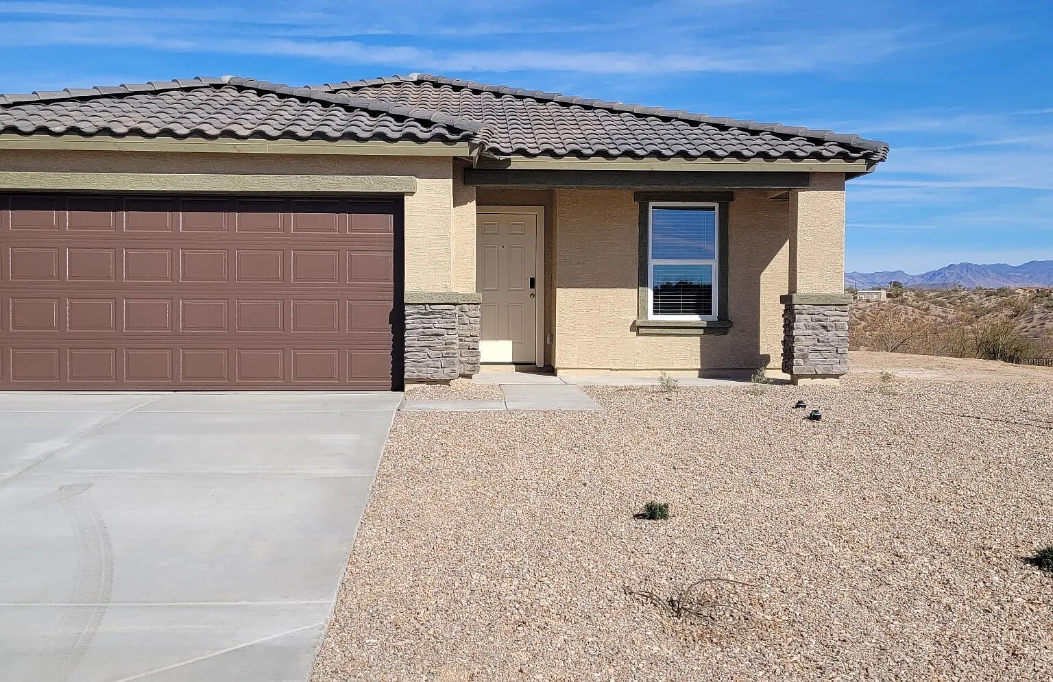 3 bed, 2.0 bath, 1619 sqft, $2,200 — Photo 1