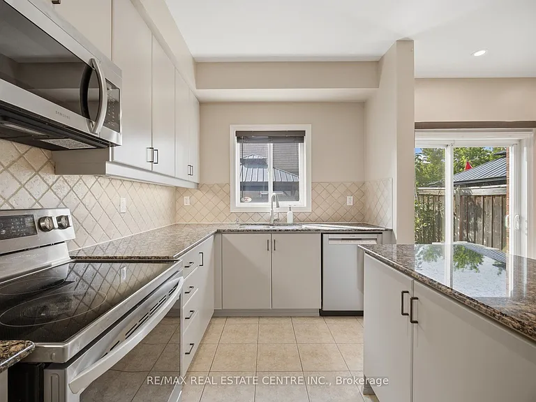 366 Hobbs Cres — Photo 22