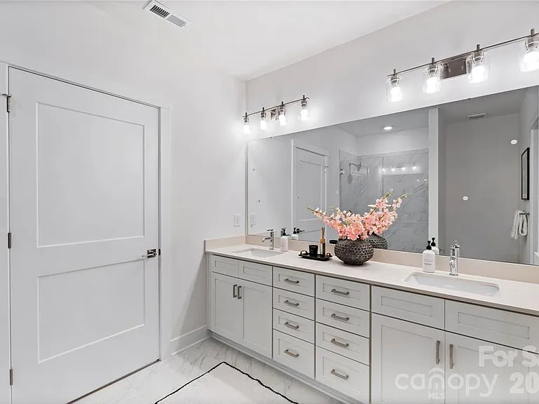 3423 Holabird Ln — Photo 15