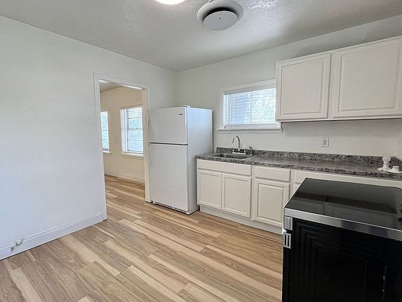 4th image of 212 W Vardeman Ave #0