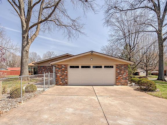 3rd image of 529 Oak Hill Dr