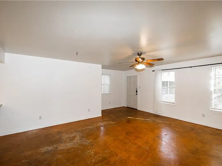 1305 Lorrain St #D — Photo 11