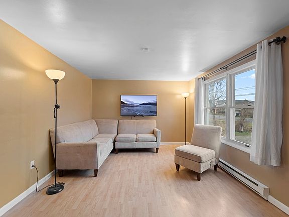 3rd image of 160 W Main St
