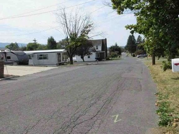 Exterior Neighborhood (street photo)