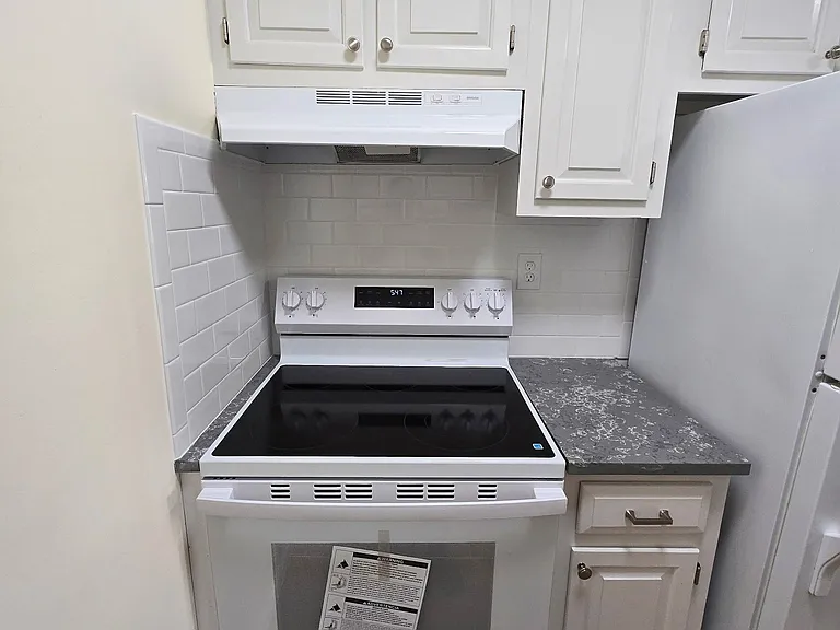 27 Fairfield Ave #A2 — Photo 2