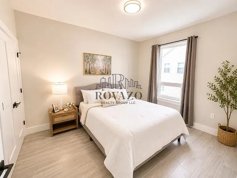 1 bed, 796 sqft, $1,950 — Photo 3