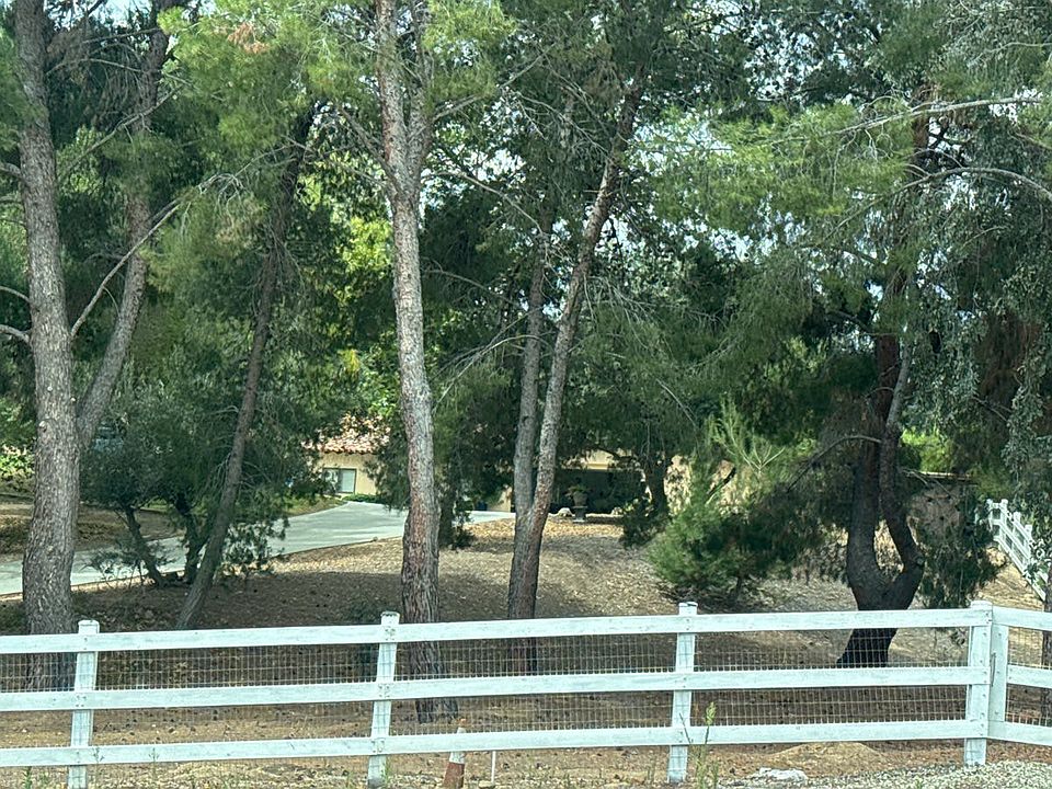 2nd image of 41175 Mesa Verde Cir