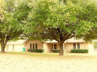 458 Hilltop Dr, Decatur, TX 76234