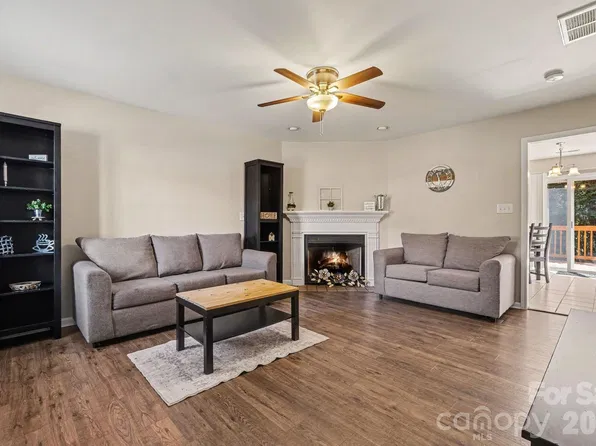 2240 15th Ave NE Unit 102, Hickory, NC 28601