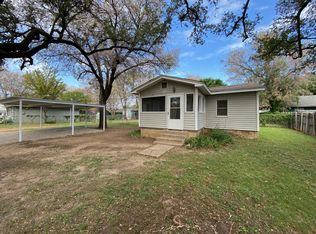 6904 Chapel Ln, Lake Worth, TX 76135