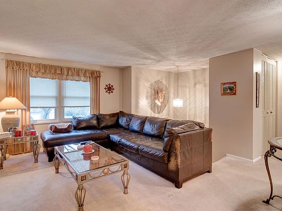 5th image of 673 Holiday Dr