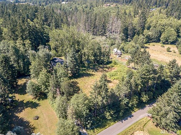 2nd image of 405 NW Equestrian Dr