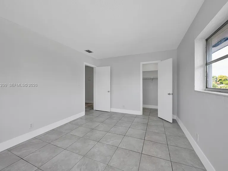 510 SE 12th Ct #6 — Photo 8