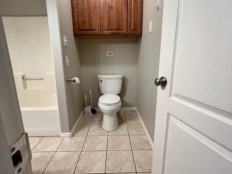 630 Spring Cir #B — Photo 9