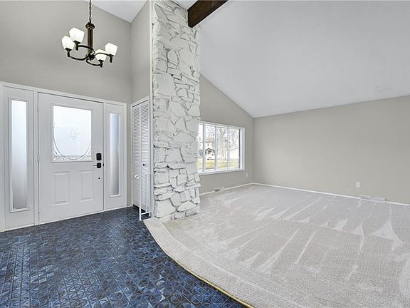 4th image of 6075 Bellevue Dr