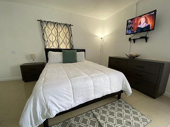 2nd image of 4609 N Ocean Dr #1