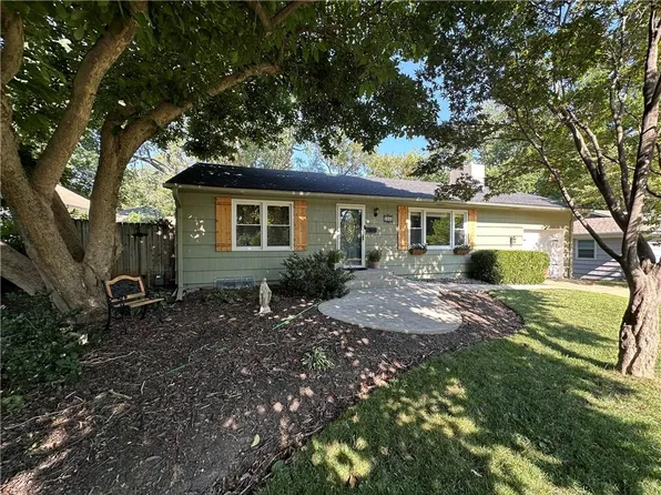 6344 Marty St, Overland Park, KS 66202
