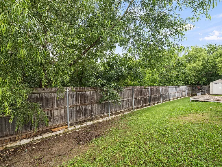 1409 Hidden Creek Dr — Photo 5
