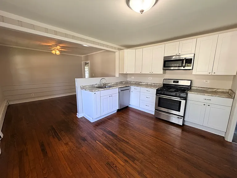11105 Denny Ave — Photo 10