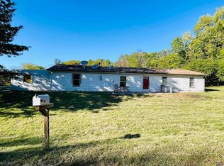 9588 Woodcrest Ln, Ozawkie, KS 66070