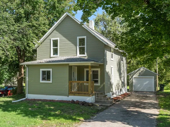 812 16th St, Perry, IA 50220