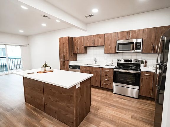 3rd image of 61 N 400 W #306