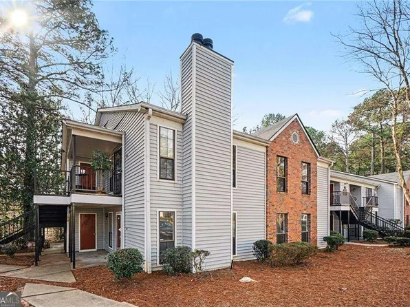 625 Windchase Ln, Stone Mountain, GA 30083