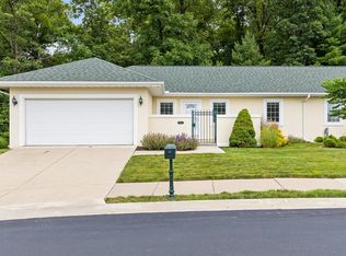 5715 Woodbriar Ln, Peoria, IL 61615