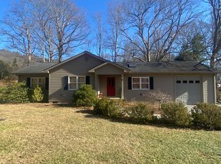 2 Rosscraggon Dr, Asheville, NC 28803