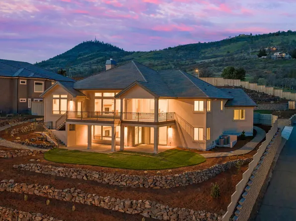 5626 Autumn Park Dr, Medford, OR 97504