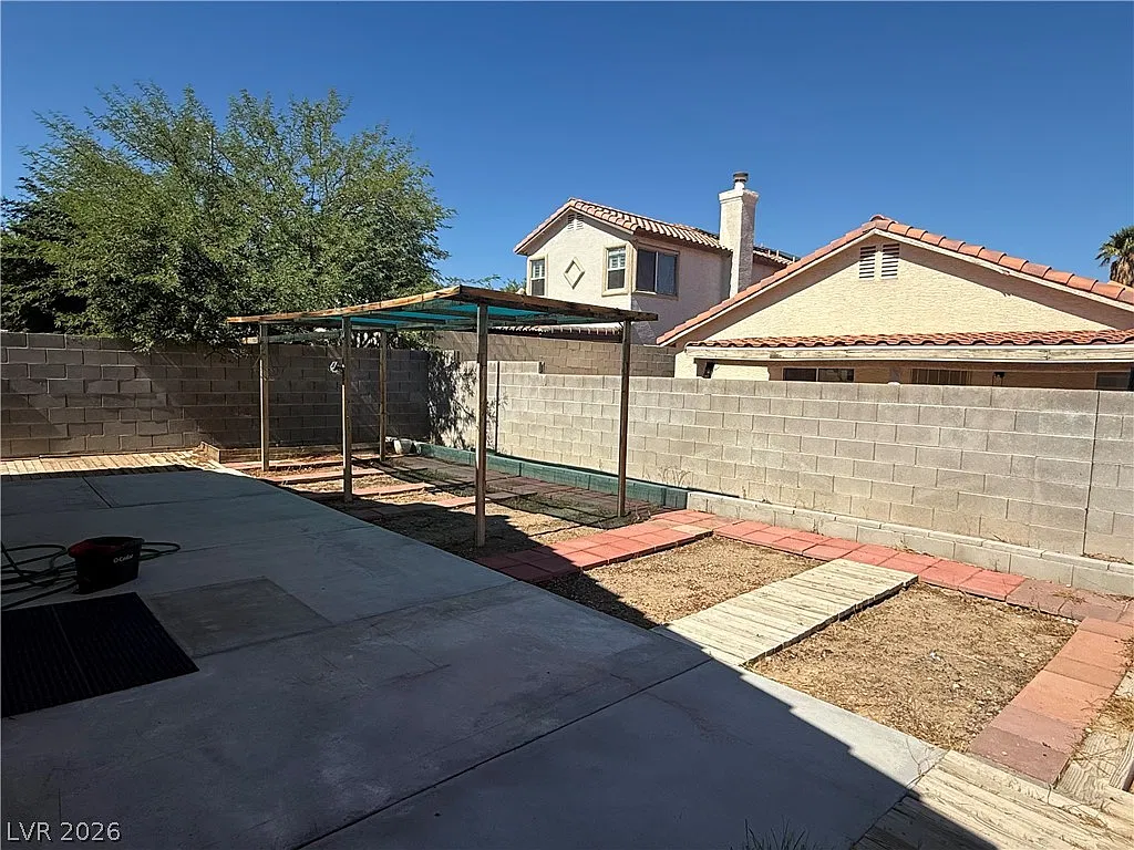 3 bed, 2.0 bath, 1183 sqft, $1,850 — Photo 3