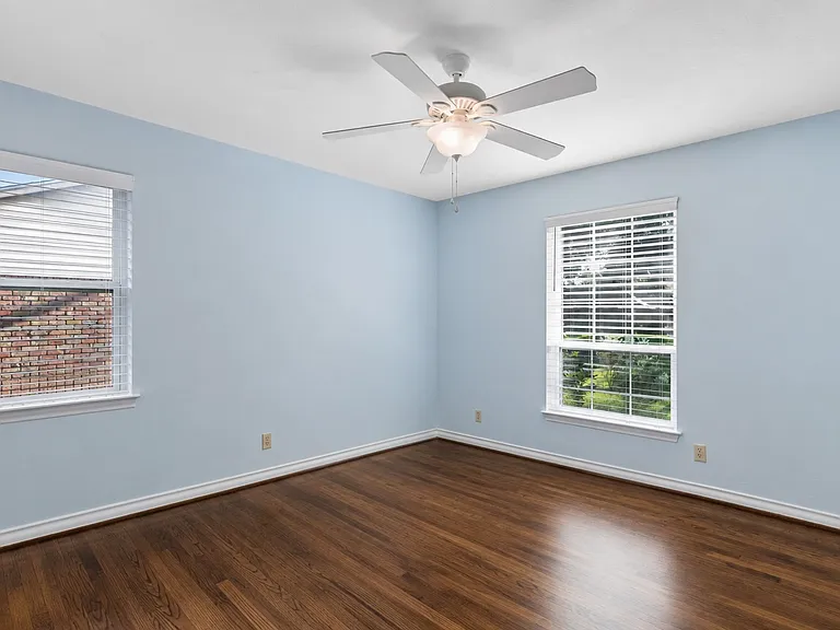 11122 Candlelight Ln — Photo 17