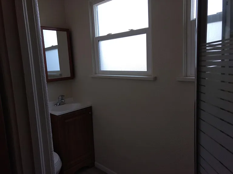 101 W Logan Ave — Photo 4