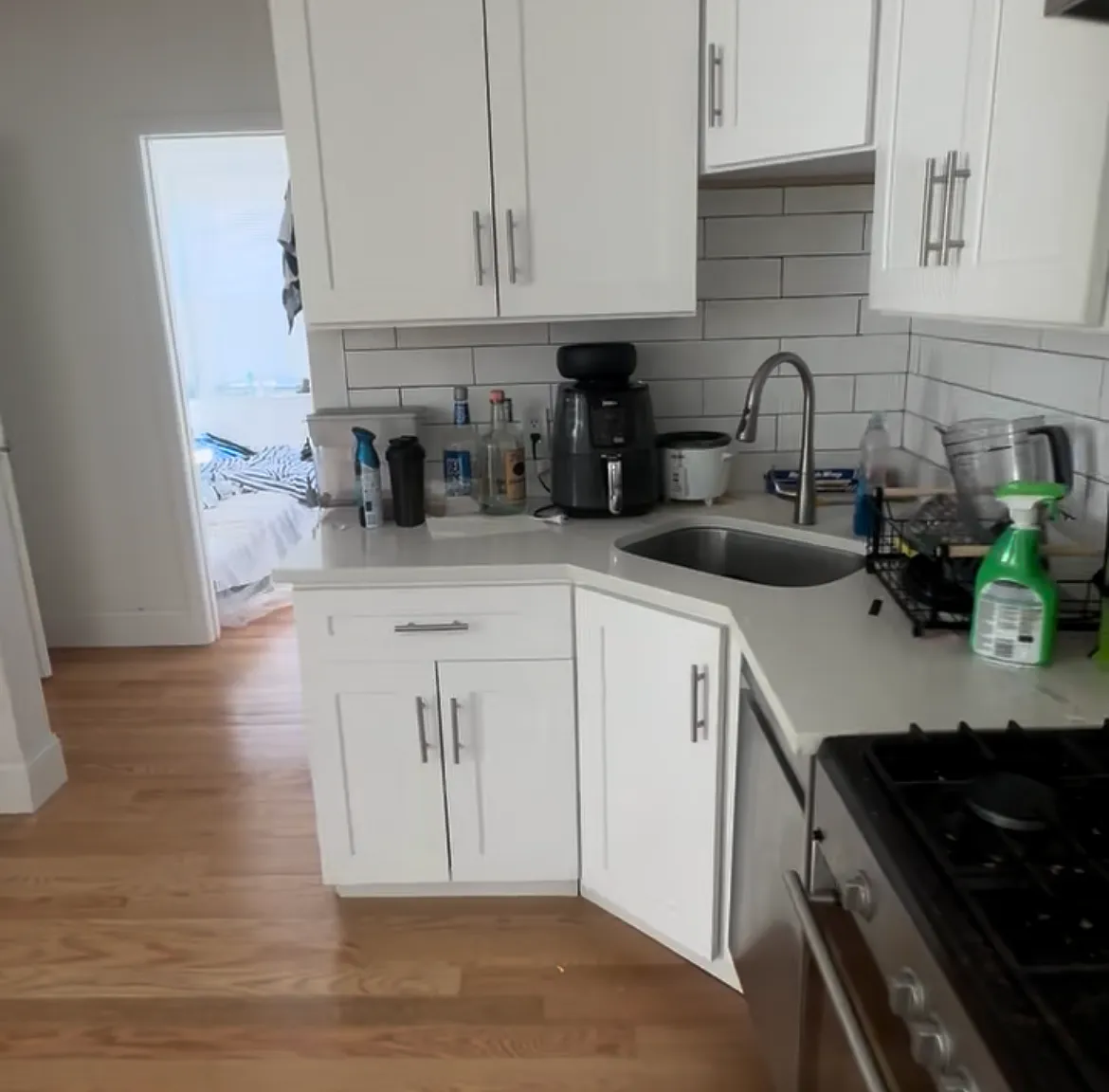 3 bed, 700 sqft, $1,600 — Photo 1