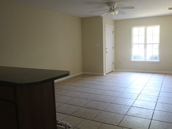 4th image of 119 Edgelake Dr #A