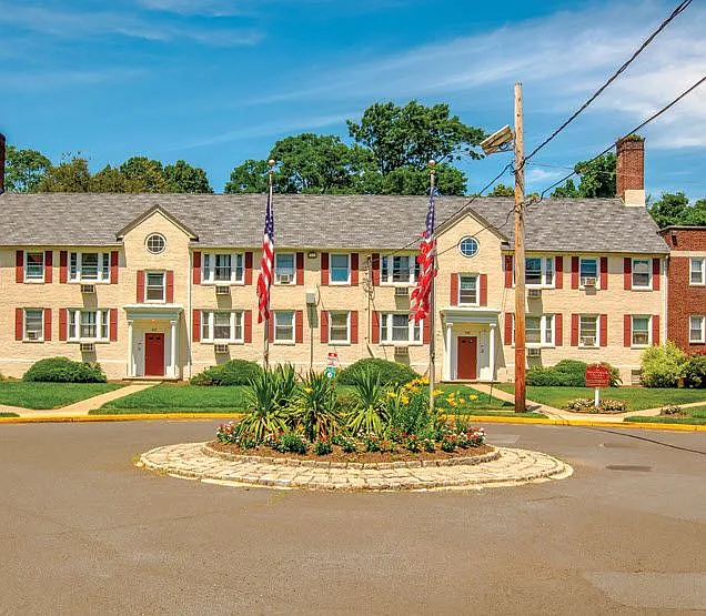New Meadowbrook Village — Photo 10