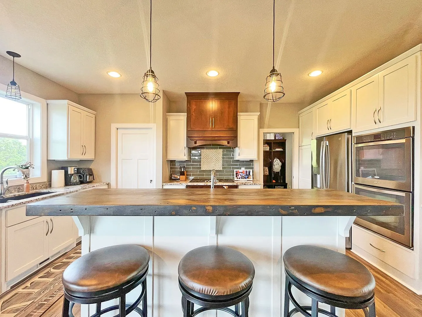 Big Beautiful Custom Home on Nature Preserve, Gourmet Kitchen, Granite, 2 Fireplaces, Primary Sui... — Photo 2