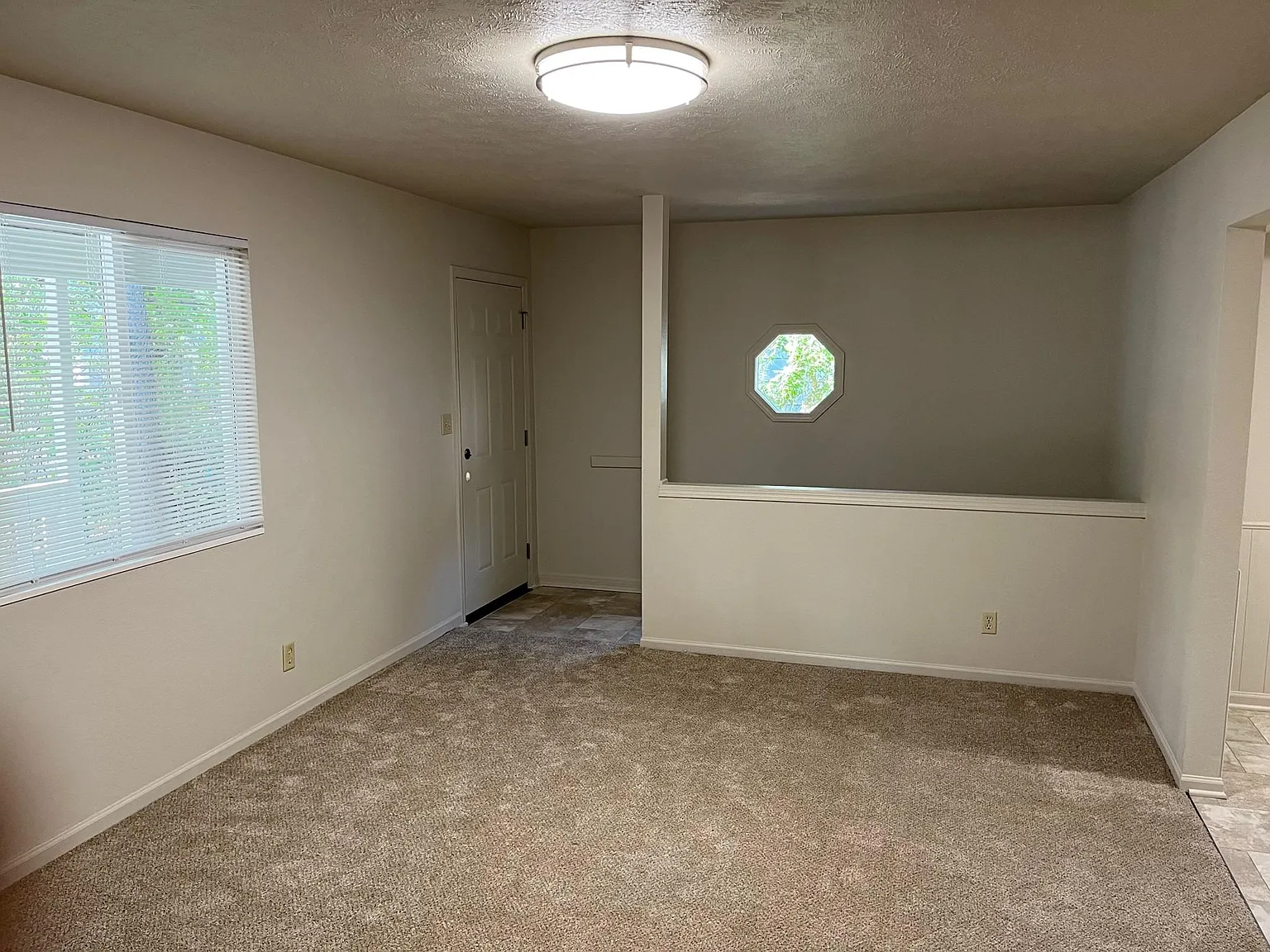 3 bed, 1100 sqft, $1,200 — Photo 2