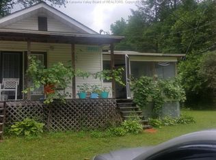 2211 Independence Rd, Lizemores, WV 25125