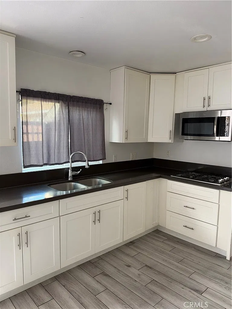 1 bed, 600 sqft, $2,100 — Photo 2