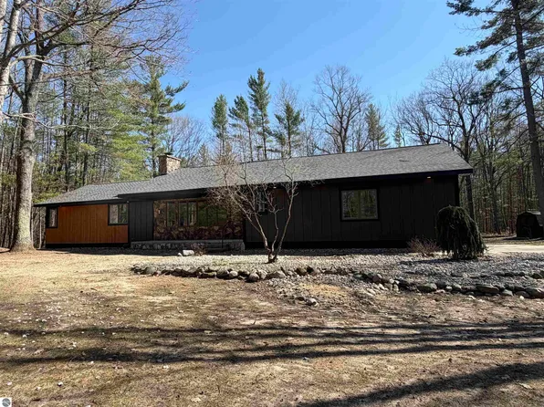 10852 Black Bear Rd NE, Kalkaska, MI 49646