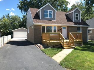 6745 Columbia Dr, Bridgeview, IL 60455