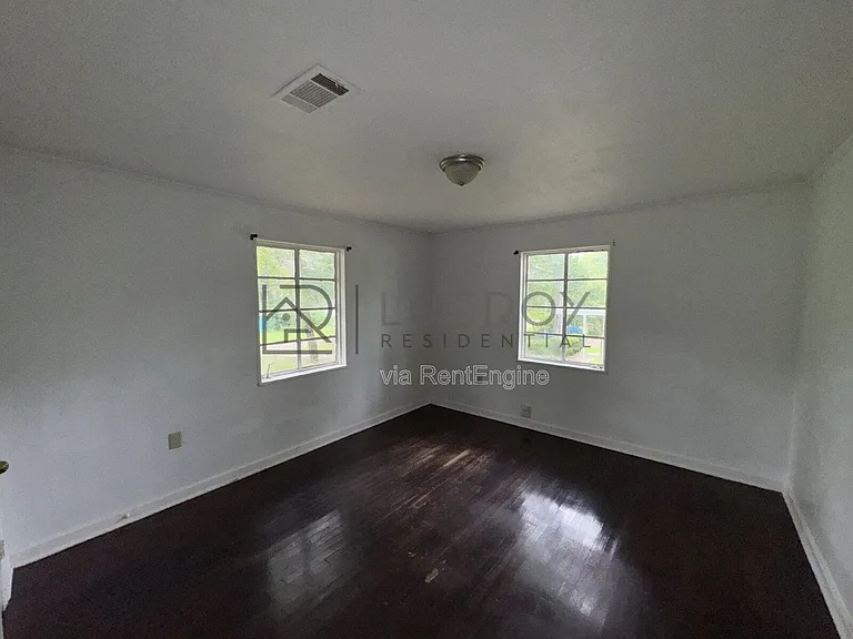 323 Colonial Dr — Photo 13