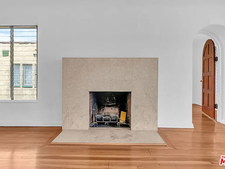 8300 Blackburn Ave — Photo 4