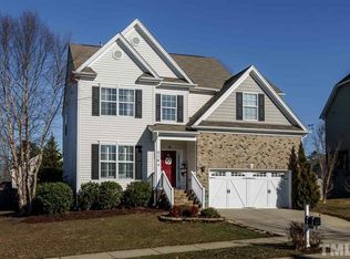 216 Acorn Falls Ct, Holly Springs, NC 27540