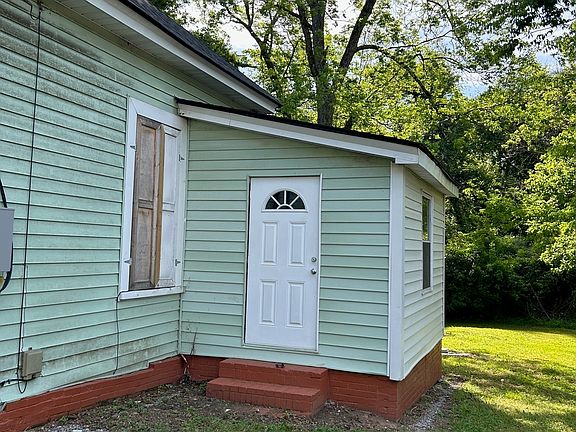 4th image of 303 Grady Ave NE
