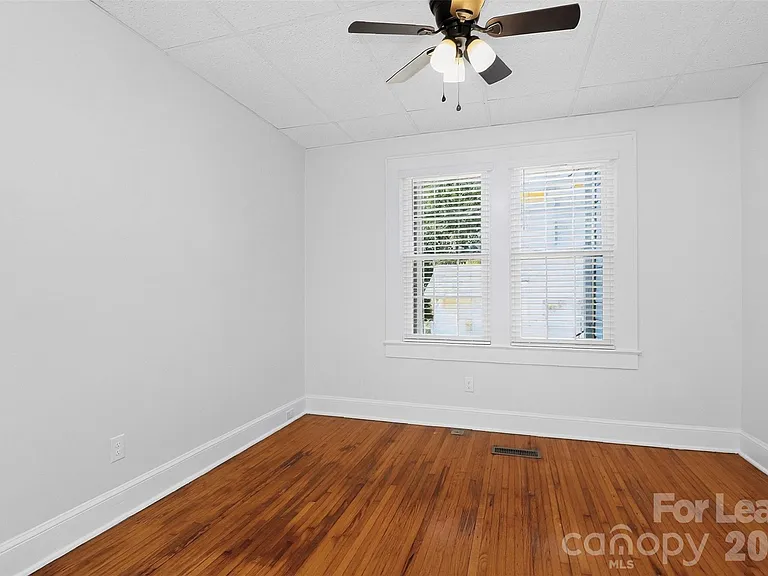 912 S York St — Photo 10