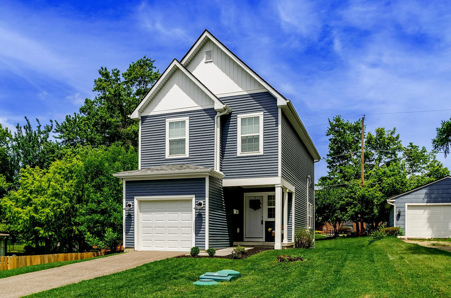 456 Rosslyn Ave photo 1