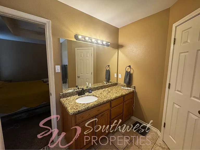 1449 Oakwood Dr — Photo 7